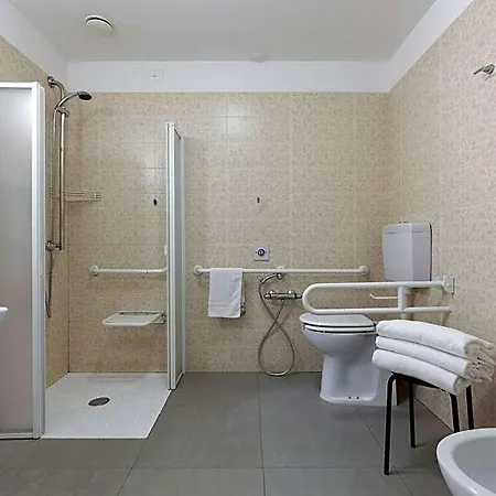 Cristina Hotel 3*